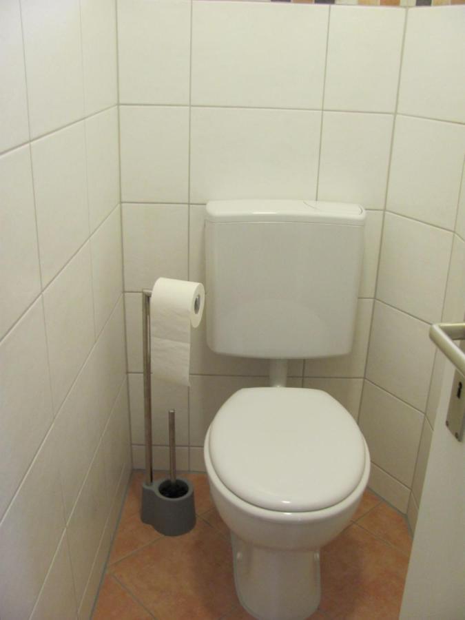 #1gemuetliches Ruhiges Sonniges Balkonzimmer Mit Gemeinschaftsbad W-lan Airport Nah Late Night Check In Haus Nr 9,5 Apartment *