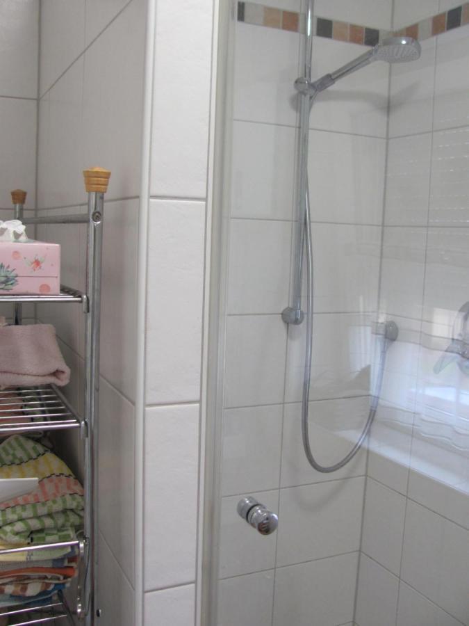 Apartment #1gemuetliches Ruhiges Sonniges Balkonzimmer Mit Gemeinschaftsbad W-lan Airport Nah Late Night Check In Haus Nr 9,5 Trunkelsberg