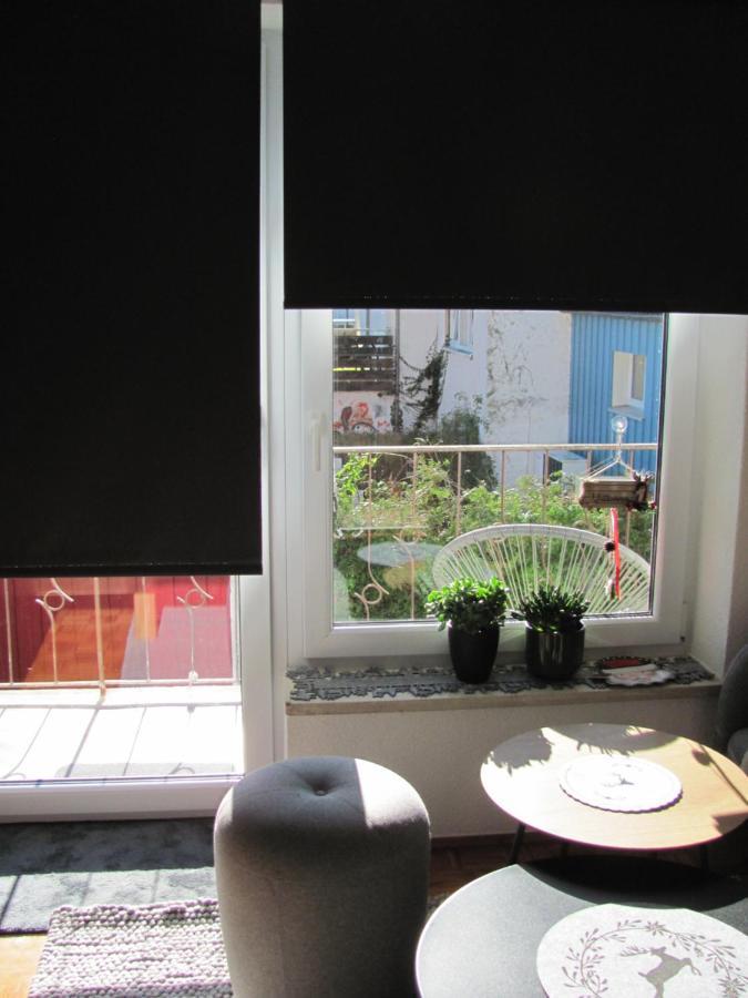 #1gemuetliches Ruhiges Sonniges Balkonzimmer Mit Gemeinschaftsbad W-lan Airport Nah Late Night Check In Haus Nr 9,5 *