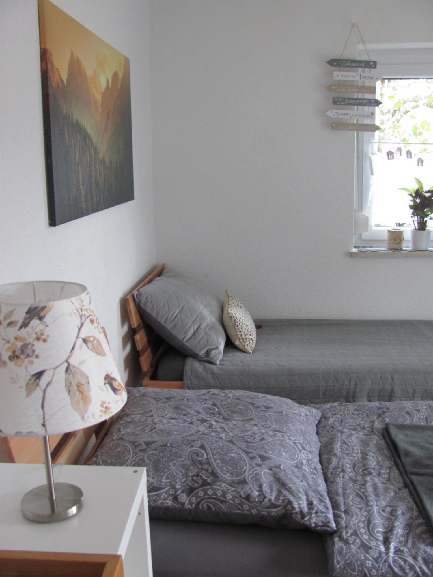 Apartment #1gemuetliches Ruhiges Sonniges Balkonzimmer Mit Gemeinschaftsbad W-lan Airport Nah Late Night Check In Haus Nr 9,5