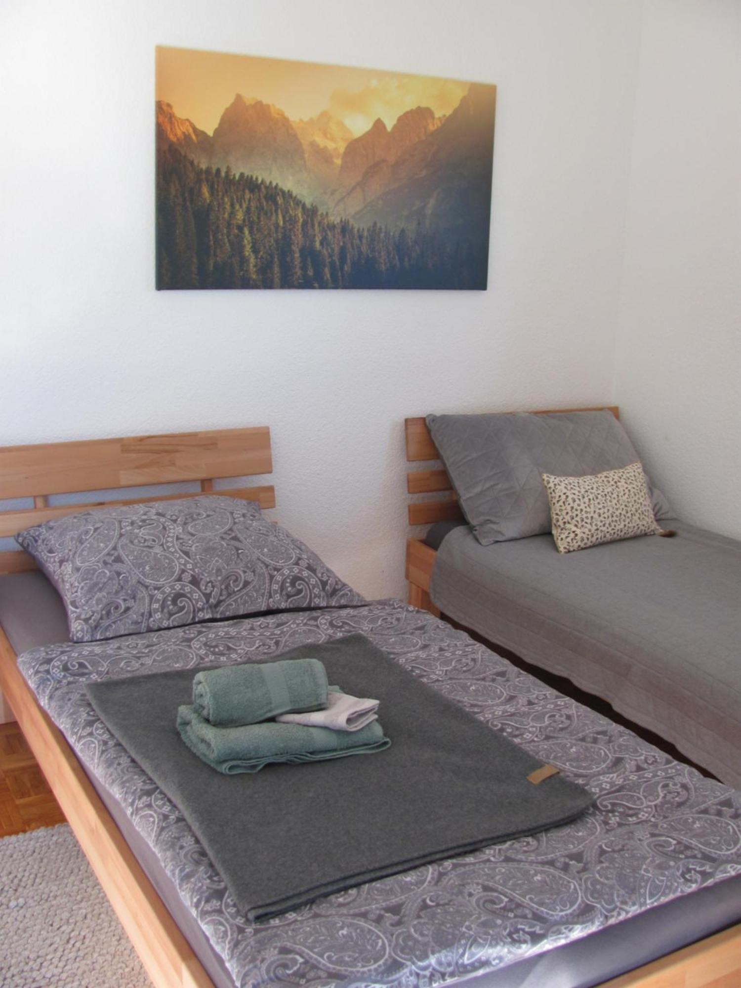 #1gemuetliches Ruhiges Sonniges Balkonzimmer Mit Gemeinschaftsbad W-lan Airport Nah Late Night Check In Haus Nr 9,5 *